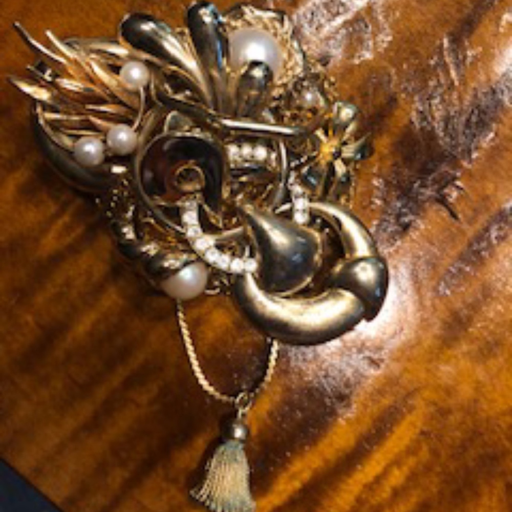 gold and pearl pin